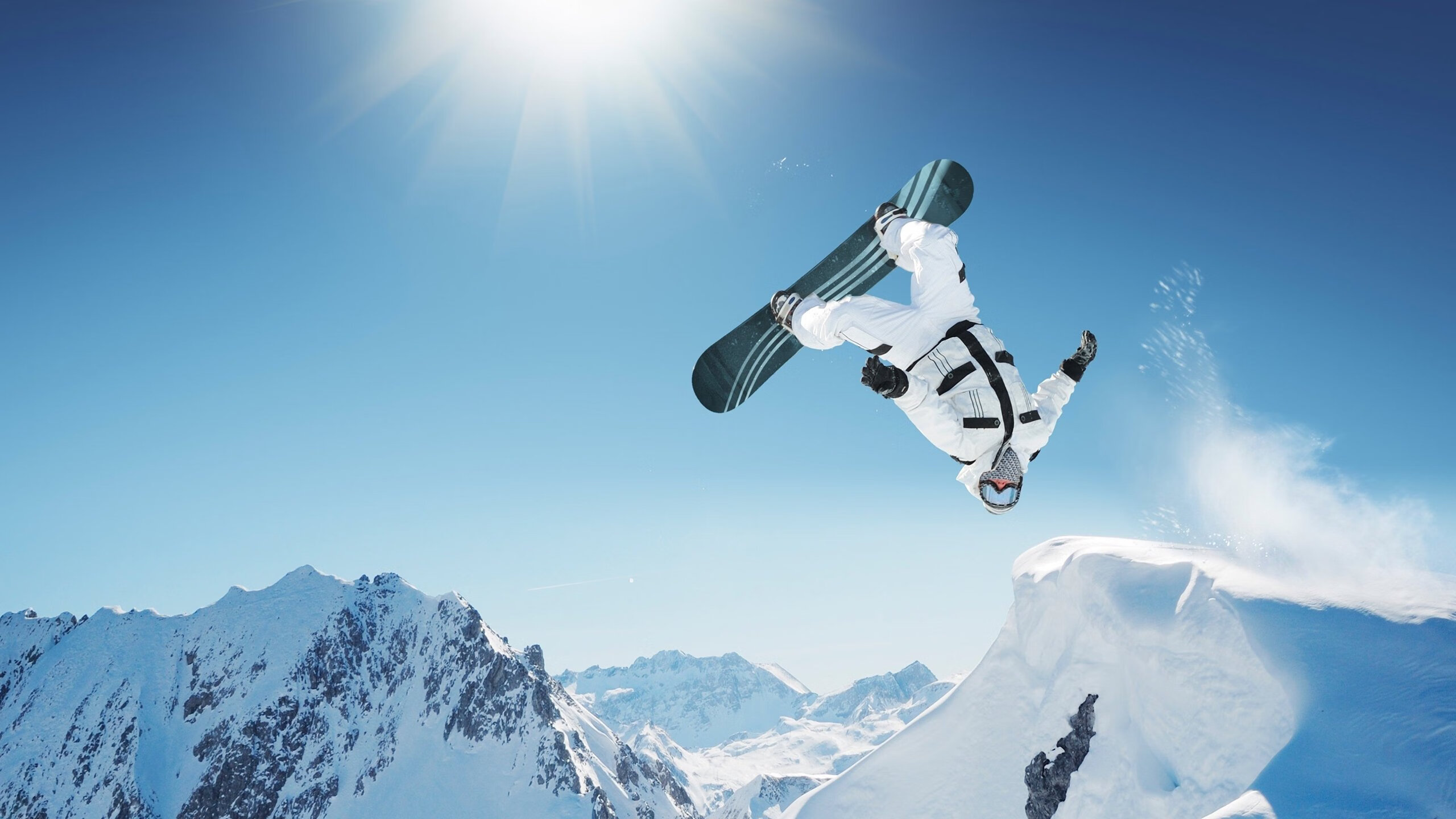 新闻中心发布体育展会进场说明及赞助方名单，体育展会的主题