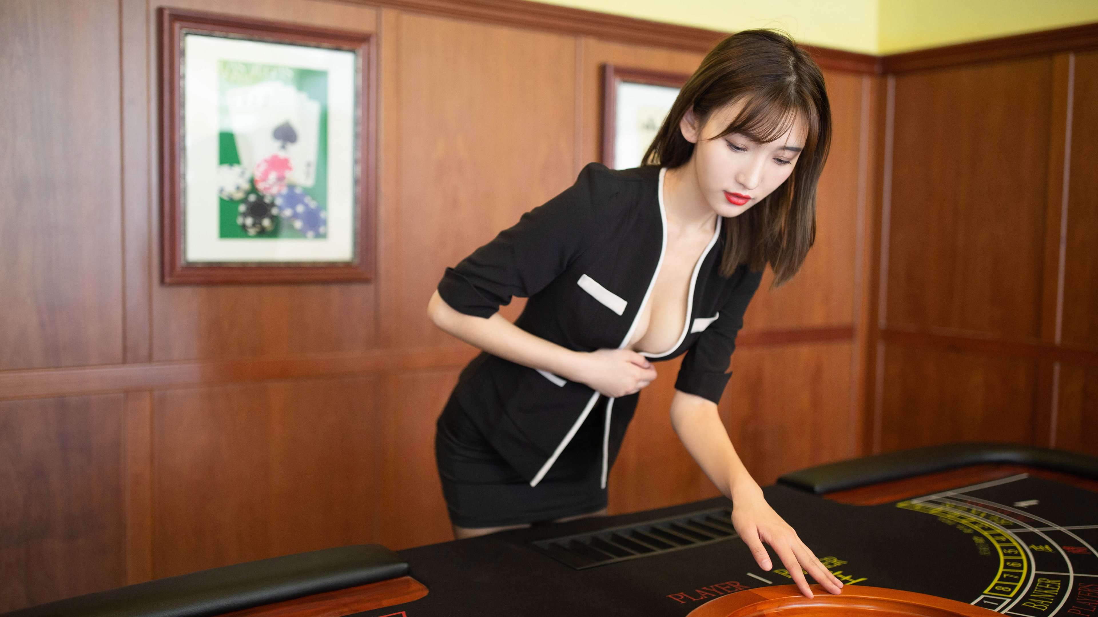 战术“奇兵”大揭秘：助球队赢得关键比赛的秘密武器，战术cqb